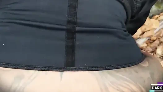 Извращенная королева шлюшка "Dark Dea" трахается в заброшенном доме как шлюха, часть.1