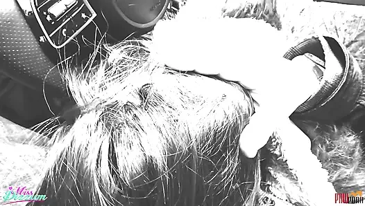 Fotoshooting in Wald, vollgespritzt und angepisst