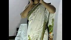 Desi Bhabhi in Saree Hot Camera Show
