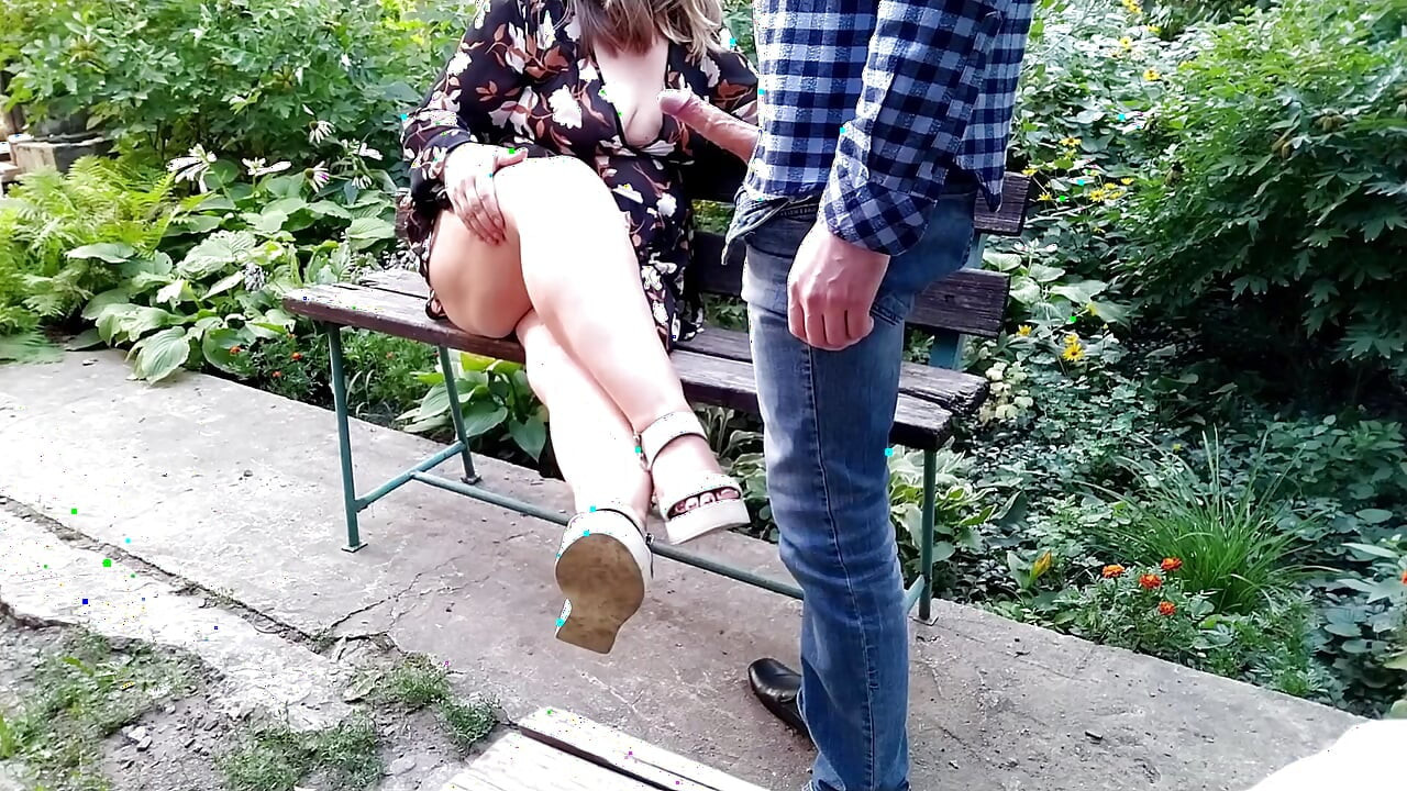 継息子が継母の裸足に射精