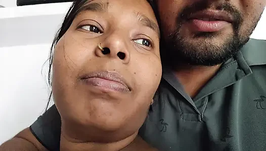 Dhire dhire davar aapne bhabhi ke boobs kiss kiya aaur bhabhi khush ho gai.