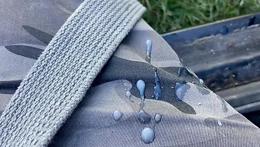 Blowjob di dalam mobil - aku pengen banget nyepong kontolmu sekarang juga, sampai crot di mulutku