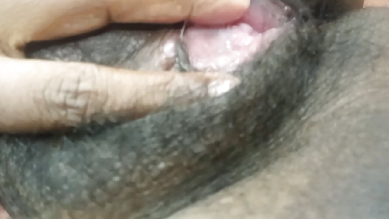 Madhumitha fitta fullt humör sex på sängen onani först och ger sex mycket het röv xxx klart ljud