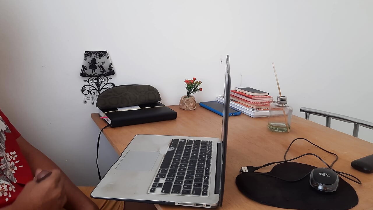 Cô ấy chảy nước dãi, đến nỗi cô ấy là người yêu cầu nó.