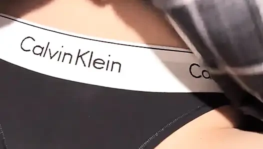 18-jähriges zierliches mädchen, ultra realistische Smartphone-Aufnahmen. Auf kamerarolle gespeichert! Nach dem video