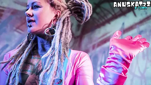 Dark Goth schätzchen mit vollem Ärmel tats ihren arsch und ihre muschi solo - Verschwitztes spielzeugfick & arsch-zu-mund