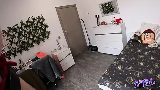 Я захожу в комнату моей подруги и трахаю ее, пока не кончу в ее анал, жо-сперма.