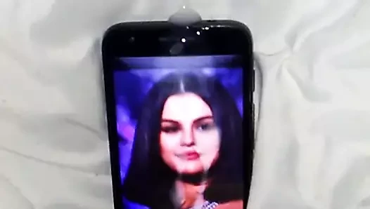 Selena Gomez boşalıyor