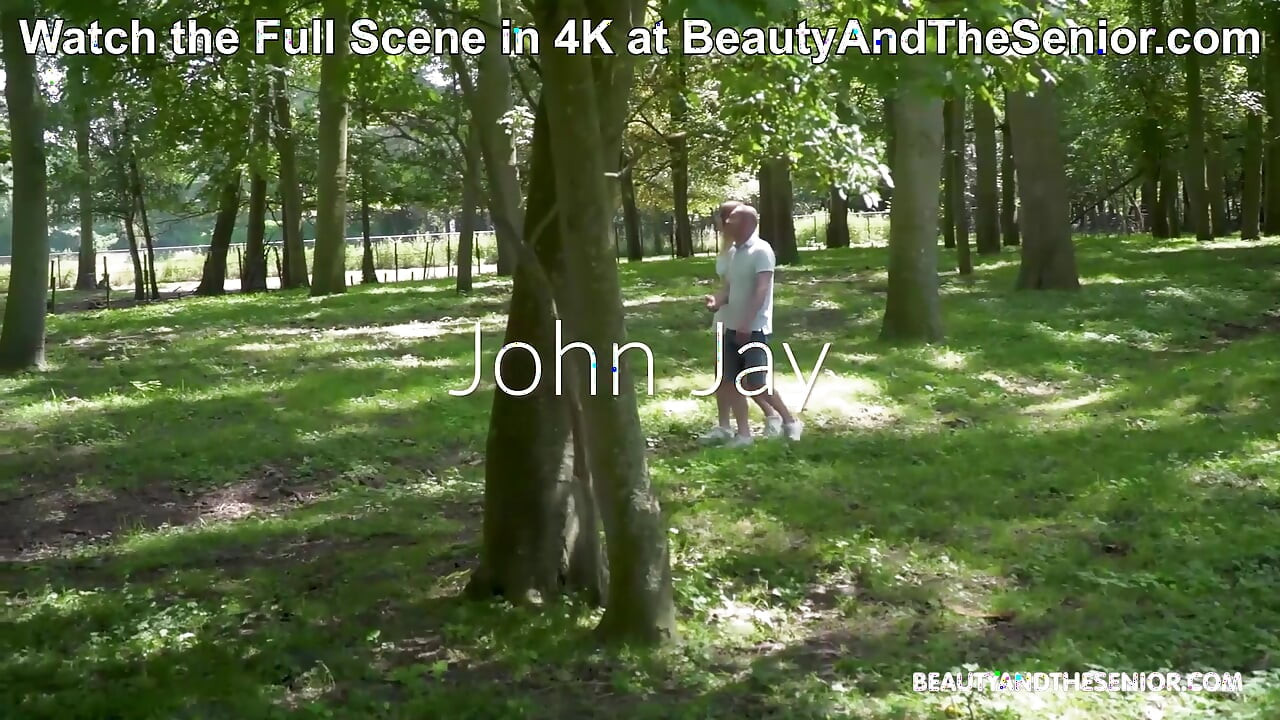 Bestefar kysser meg på pannen etter å ha kommet i munnen min på BeautyAndTheSenior