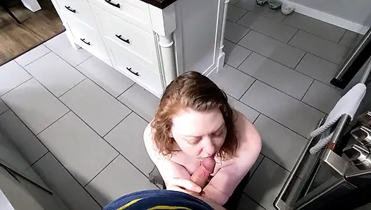 Секс-видео No21 - Минет Во Время Кофе На Кухне - 6-5-22