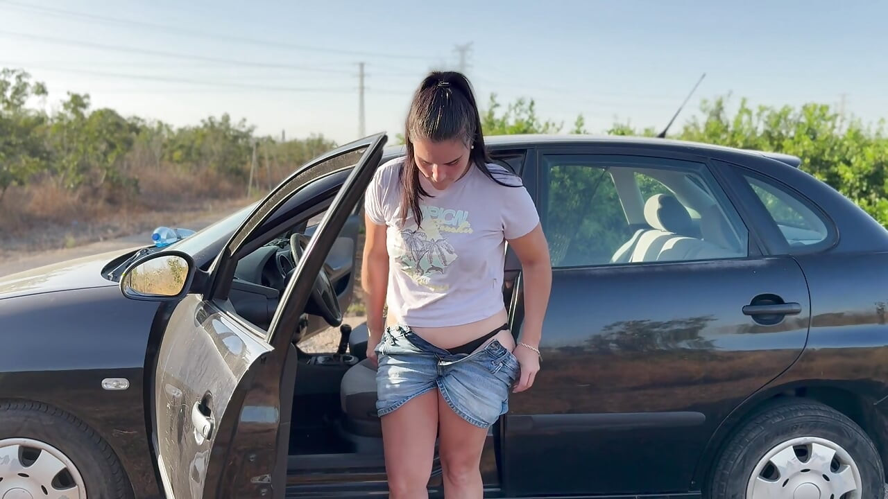 Fumando en el coche mientras me toco el coño