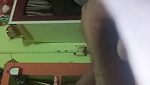 Hintli Üvey Kız Kardeş Inek Pozisyonunda