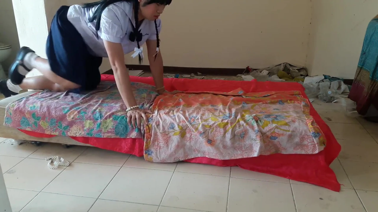 Taylandlı öğrenci ladyboy gösterisi
