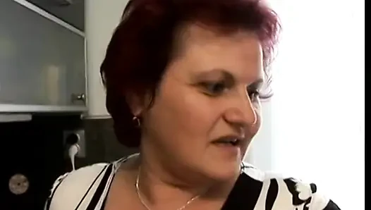 Dieses reife sexy saftige schätzchen hat das talent, etwas vergnügen zu geben