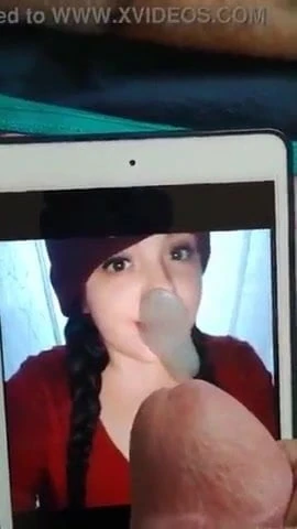 Tombul 18 yaşındaki arkadaş başka bir yabancının cumshot alır