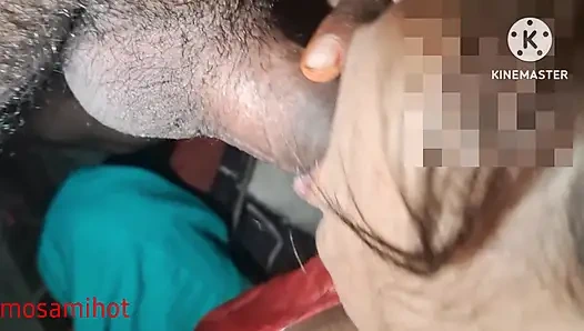 Köyün baldızı süte krem koyuyor ve arazinin ağzına koyuyor.