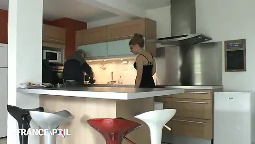 Amateur teen blonde anal fucked in threeway with daddy