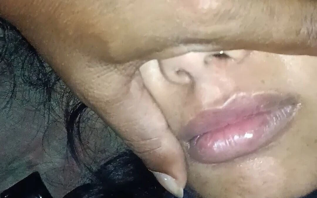 我妹妹的朋友在家, 性感的漂亮女孩荣耀舔阴 - Queen4Desi