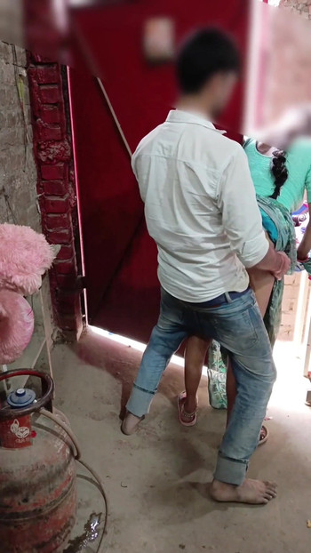 Seeing sister-in-law alone in broad daylight,Hindi Sexy Video,Indian Sexy Video,Desi Sexy Video,Sexy Video,Sex Video… | Clip 1