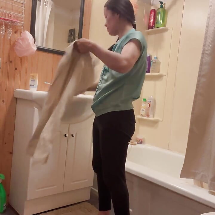 Hana Clean Her Face Then Nake in the End