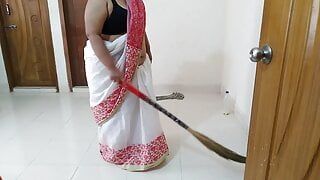 Ghar jhadu lagate hue maa ko chodane par Jabardast apni Beta - Hindi Audio (Indian Sex)