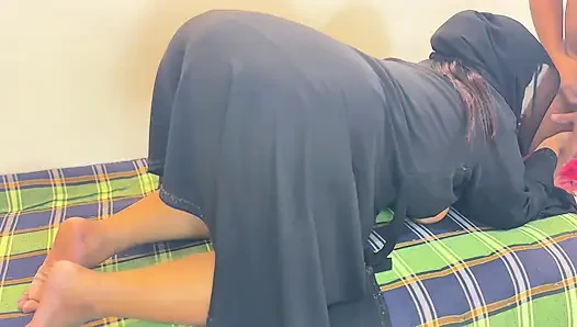 Istri muslim lagi asik sama suaminya di kamar hotel