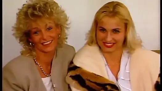 Винтажные крошки раздеваются и трогают друг друга на кастинге