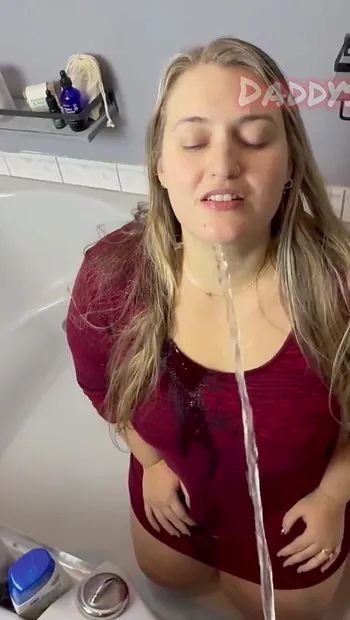 Daddy Showers Me in Pee!!