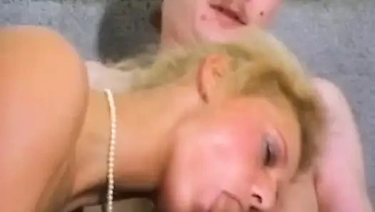 Almanya'dan bu tatlı kız yarağına binmek için burada