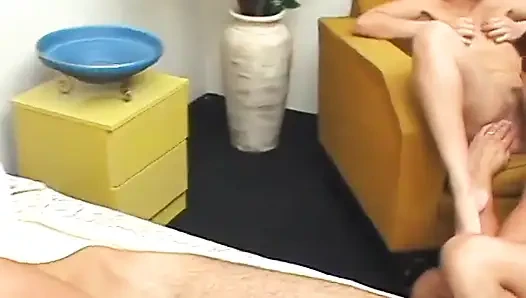 Drei schwule jungs ficken geile brünette