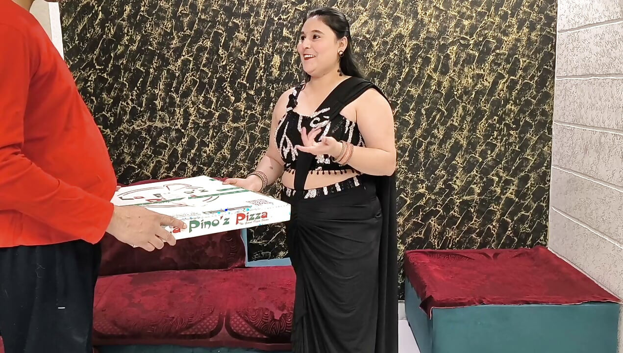 Pizza Delivery Guy Fuck Indian Lady for Free Pizza