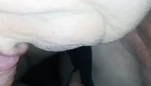 2026'da Békéscsaba'da, Roma eşi Zsanett'in gizli arabası yabancı bir adamı şımartıyor – dolgun dudakları nabızla mükemmel şekilde kapanıyor