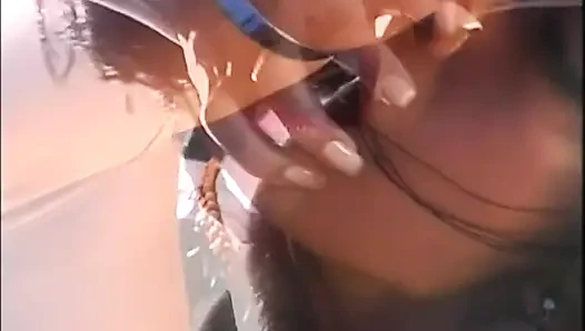 Şehvetli bir esmer için büyük bir canavar yarak