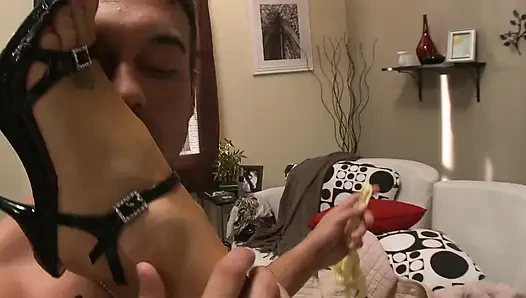 Cute MILF bends over and let her man kiss her soft ass chick