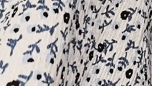 Cowok sange ini lagi asik muasin pantat bahenol komuternya pakai kontol besar di dalam kereta