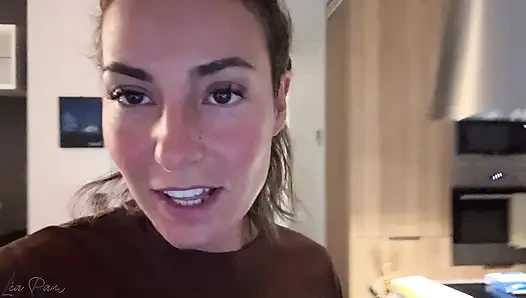 Tatilden döndüm, amcığımı dildoyla boşaltıyorum