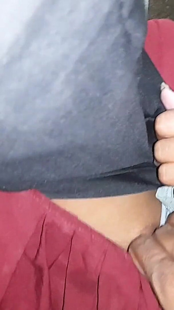 Zapanjujući trenutak iz filma "18-godišnja studentica prava Desi djevica tinejdžerka Indijka prvi put pokazuje sise i pičku Ljubav prema hardcore analnom jebanju"