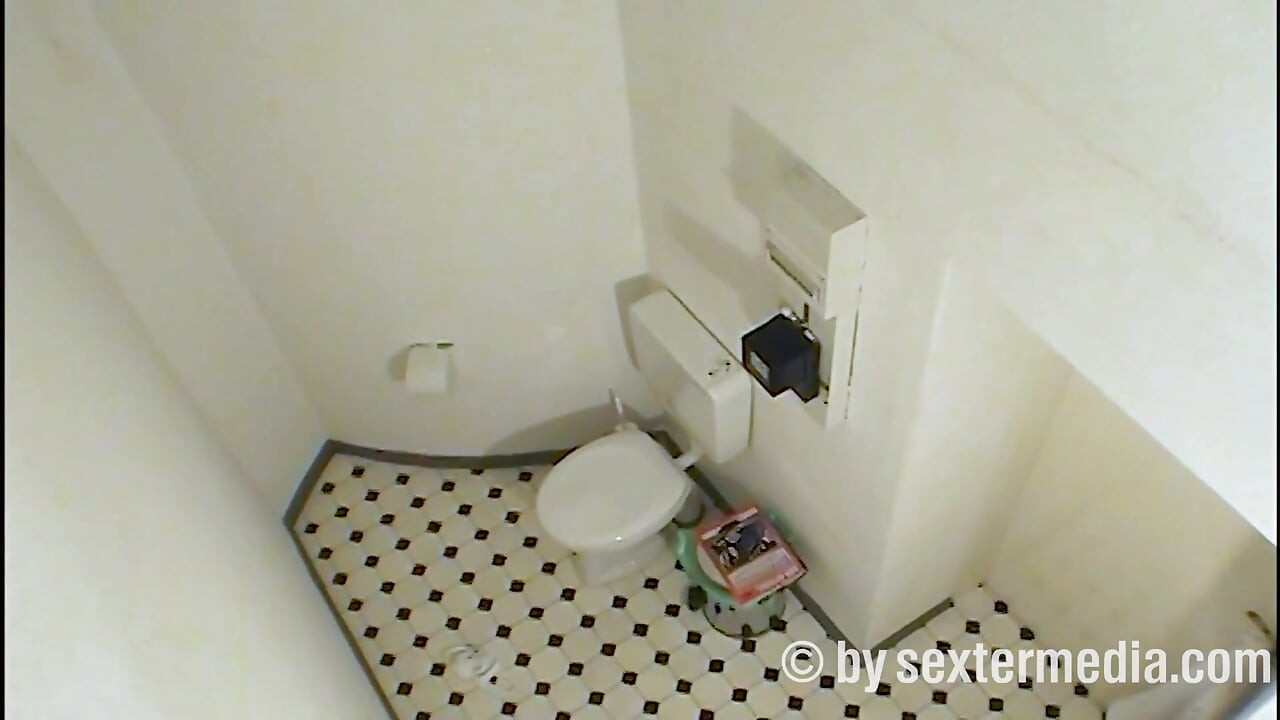 Amateur Phone Sex on the Doctor's Toilet