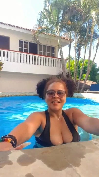 Swimming Pool Feet 2