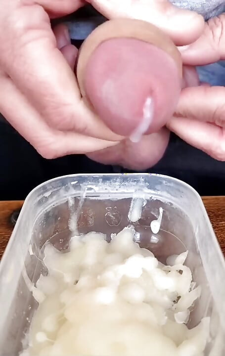 Britney bebe diez cargas de esperma de un vaso