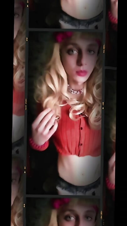 Sissy s-a schimbat în hainele surorii ei după ce, a bătute vibratorul mamei și... SISIFICARE DIN SONECHKA25: PARTEA 4.