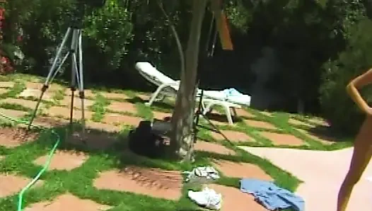 Heißer Pool-Sex in weißen Panties