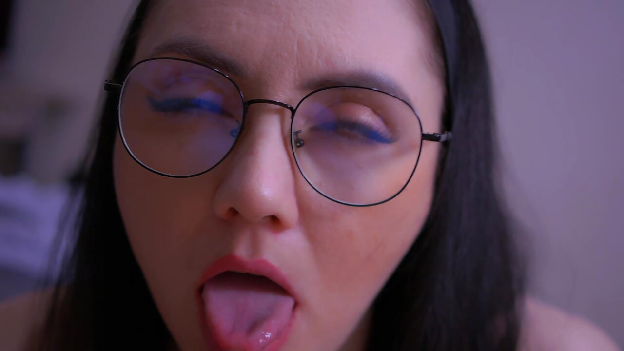 Wench suce la bite de son mec