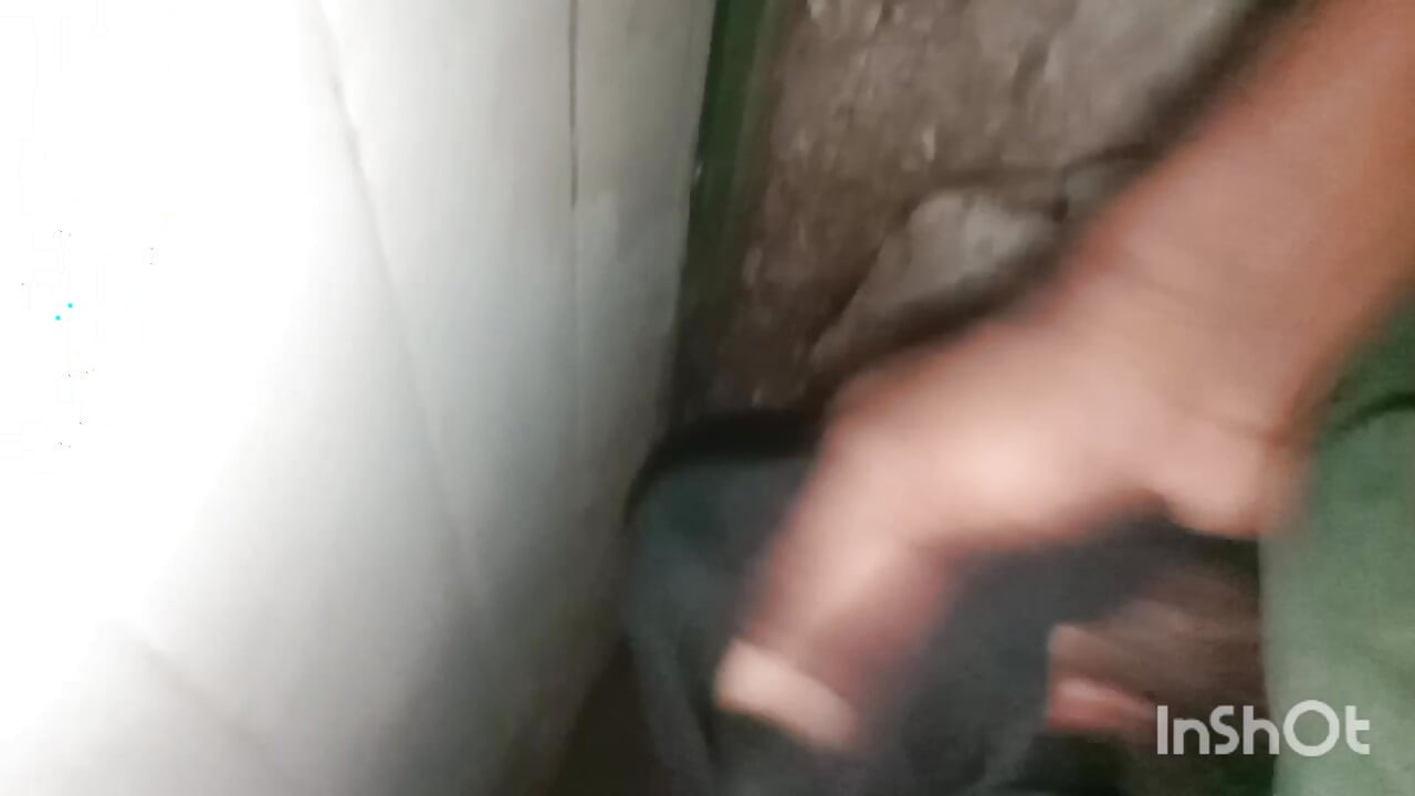 Black bra bua ki masterpition black bra bua ka bra chori karke Maine usmein bathroom ke andar hath mein sthul