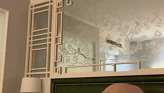 Lulu Wild - der job fickte Lulu im Hotelfenster, damit jeder ihren körper sehen kann