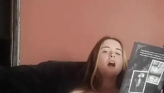 Mencoba untuk membaca saat menggunakan vibratorku