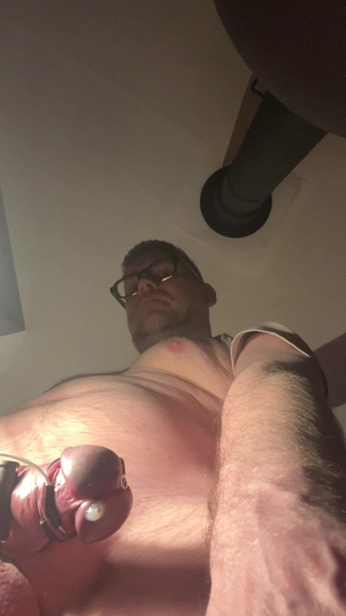 The cum runs out of my cock in a relaxed manner. Perfect height to fill your mouth. Who wants something delicious???