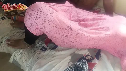 Горячий трах домохозяйки Pink Chudi в постели
