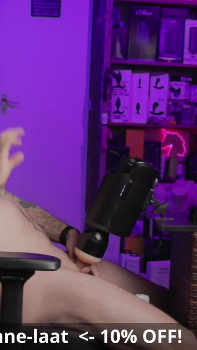 Jaw-dropping moment from "Testing the new Daphne Laat FeelStars stroker with my custom stroker case mod"