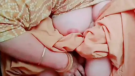 Her koca karısını yatakta mutlu tutamaz. Şu tatminsiz Hintli kadına bak. Kocasından memnun değil ama içinde başka biri var